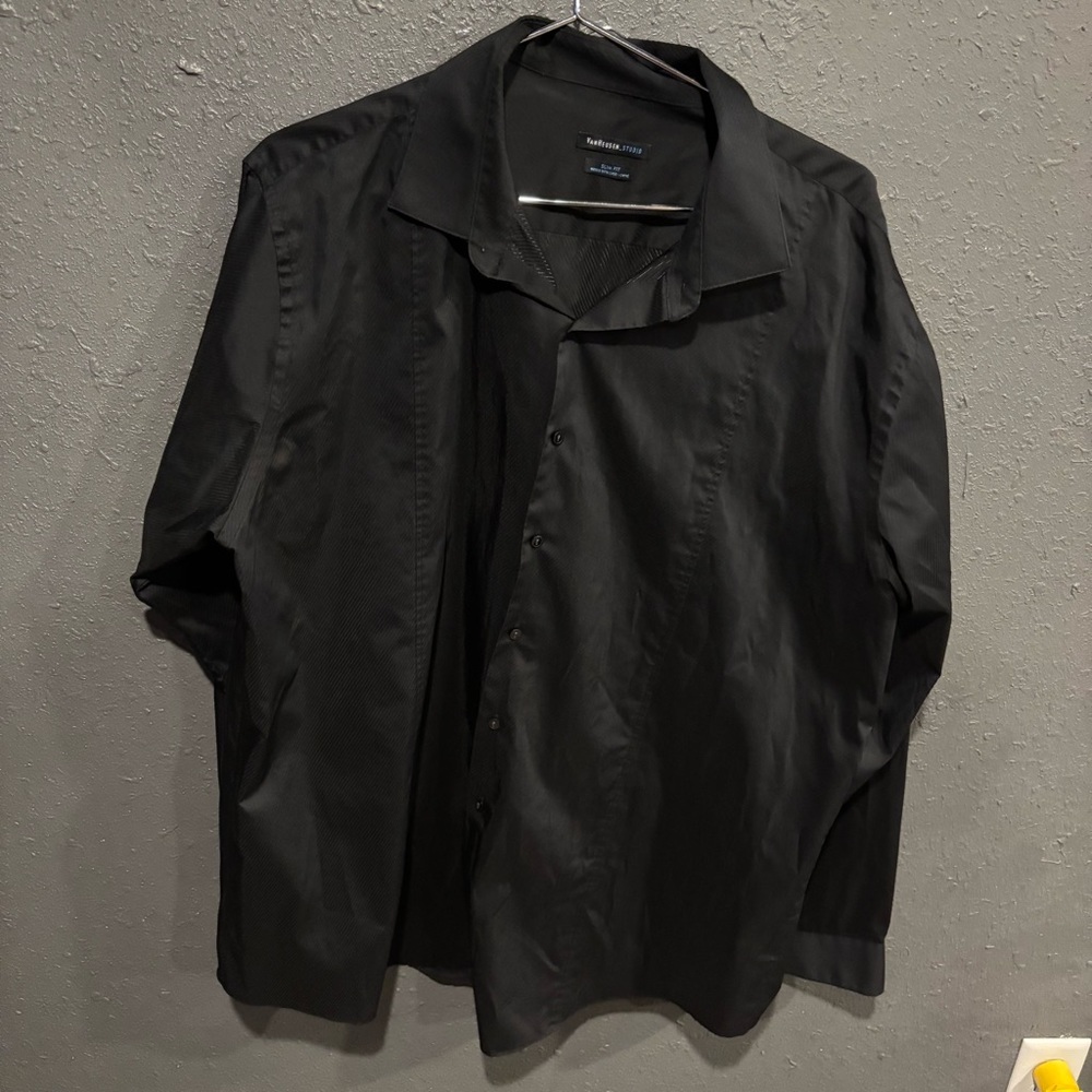 Men’s Van Heusen Black Button Down Shirt
